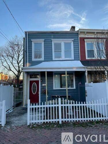 Main picture of 3115 E Marshall St