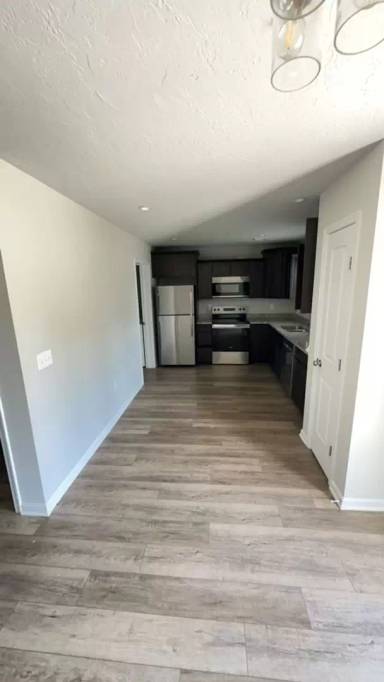 Main picture of 650 N College St