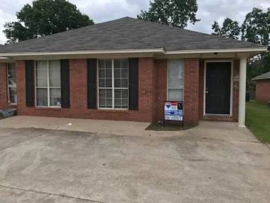 Main picture of 305 Mildred St
