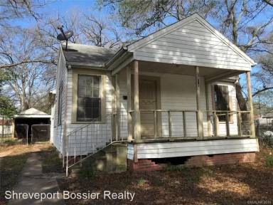 Main picture of 2944 Midway St