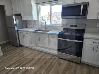 Main picture of 1378 Yale Pl