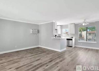 Main picture of 732 E Lexington Ave