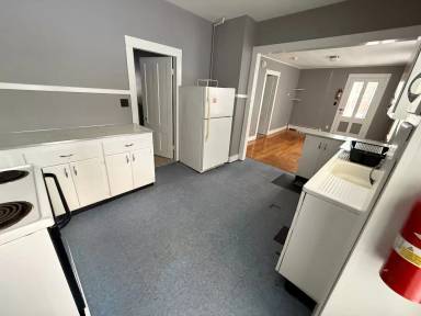 Main picture of 49 S Main St