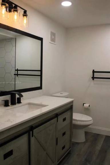 Main picture of Racket Club Apartments