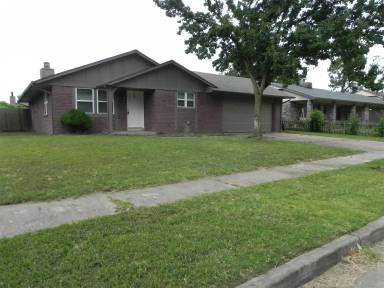 Main picture of 1313 W Pittsburg St