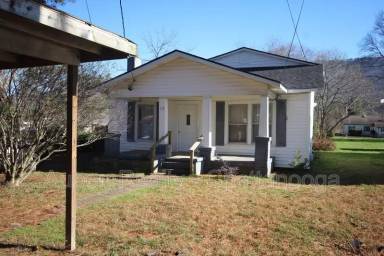 Main picture of 32 Lilac Ave