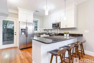 Main picture of 2767 Washington St