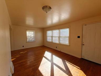 Main picture of 8107 Myrick St