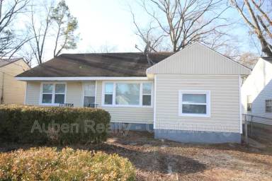 Main picture of 305 N Moore Rd