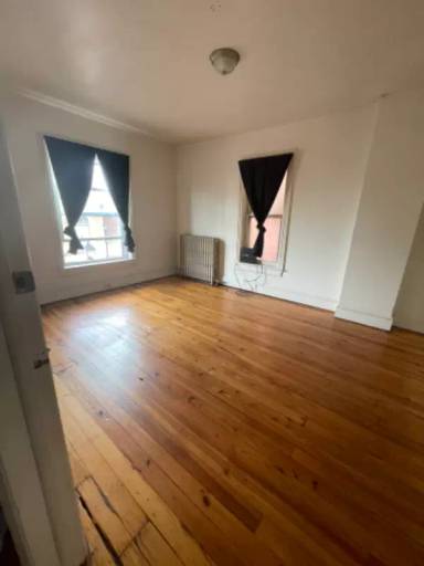 Main picture of 132 E King St