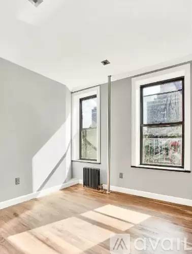 Main picture of 23 E 108th St