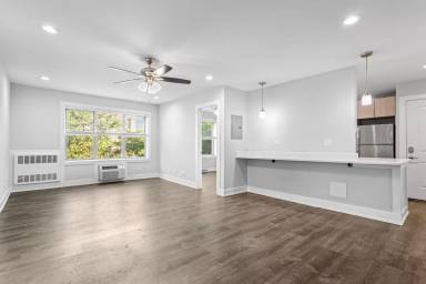 Main picture of 1301 W Estes Ave