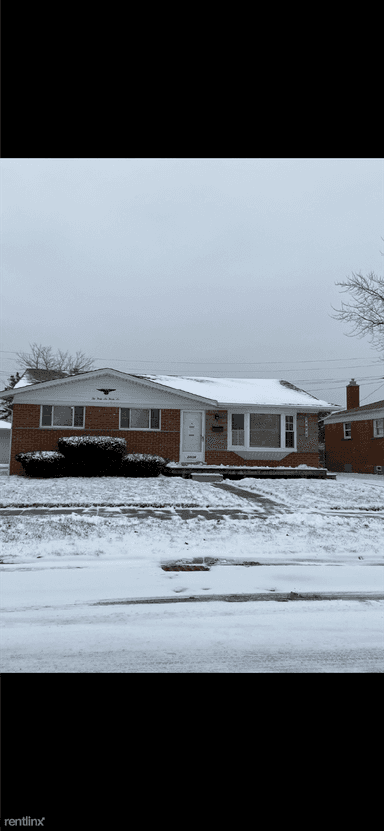 Main picture of 24636 Roxana Ave