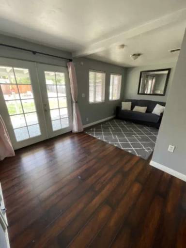 Main picture of 2911 Glacier St