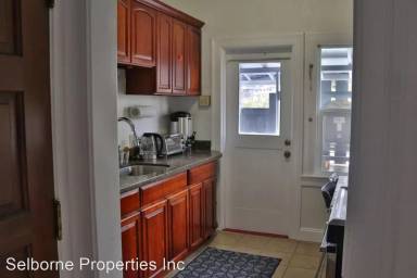 Main picture of 833 Walker Ave