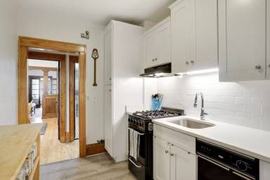 Main picture of 3837 Grand Ave S