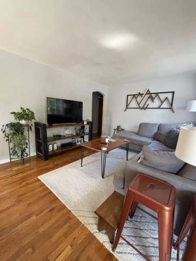 Main picture of 17 Kenwood Dr