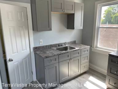 Main picture of 178 N Broadway