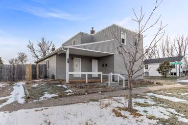 Main picture of 801 E 9th St