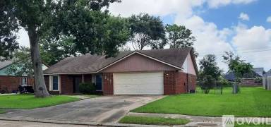 Main picture of 209 Basswood St