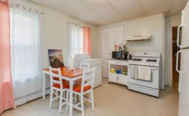 Main picture of 86 Oak St