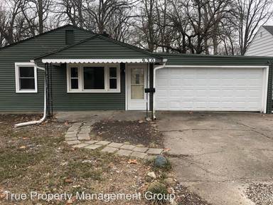 Main picture of 930 Cecil Ave