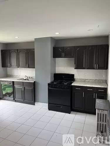 Main picture of 81 Centre St