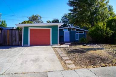 Main picture of 642 Lakewood Dr