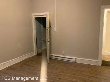 Main picture of 6706 Woodland Ave