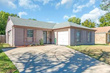 Main picture of 7017 Buttonwood Dr