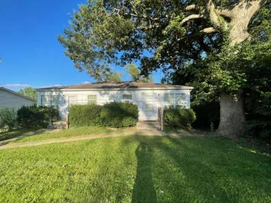 Main picture of 1707 S Lees Summit Rd