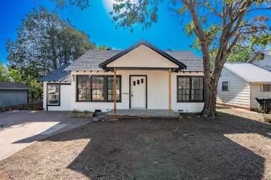 Main picture of 917 Sunset Dr