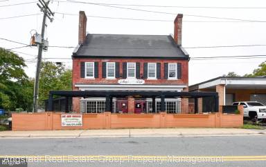 Main picture of 103 W Cambridge St