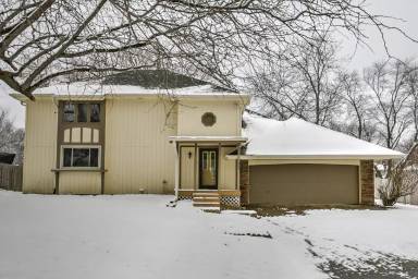 Main picture of 939 S 153rd St
