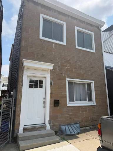 Main picture of 137 S 15th St