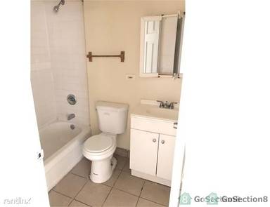 Main picture of 8043 S Manistee Ave