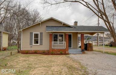 Main picture of 1021 McCullough Ave NE