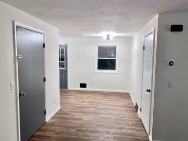 Main picture of 3003 Lake Rd N