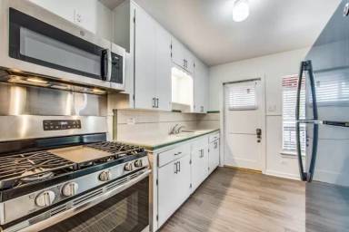 Main picture of 1551 W Agarita Ave