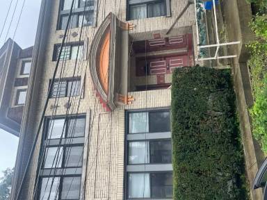 Main picture of 2809 Neeld Ave