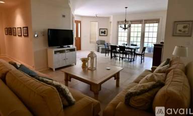 Main picture of 157 Colonade Cir