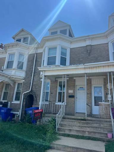 Main picture of 1132 E South St