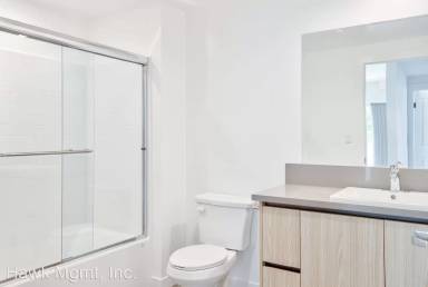 Main picture of 14748 Victory Blvd