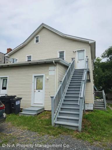 Main picture of 17 S 8th St