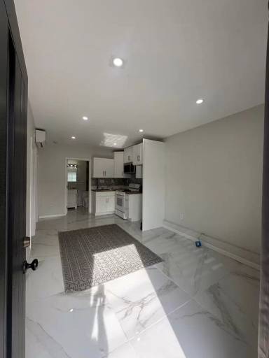 Main picture of 1427 E 76th St