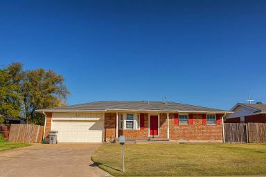 Main picture of 4807 NW Cheyenne Ave