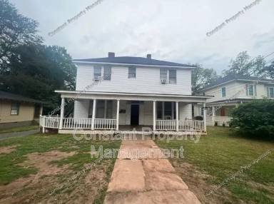Main picture of 616 W Poplar St