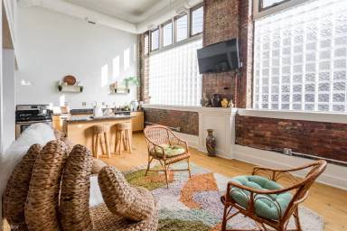 Main picture of 2843 E Grand Blvd