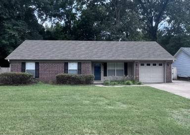 Main picture of 33 Shaded Oaks Dr