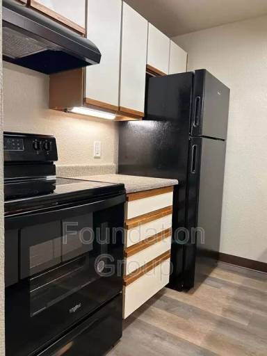 Main picture of Hilltop Court Apartments